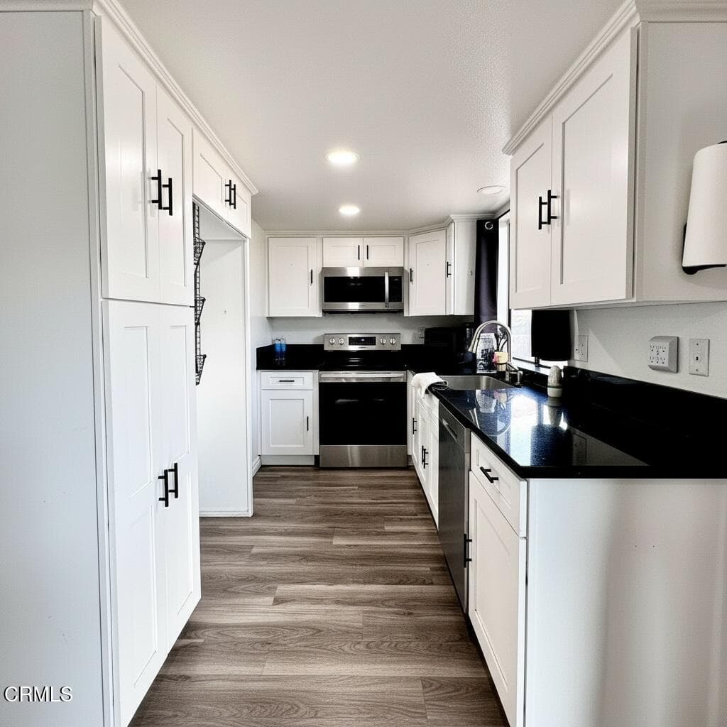 129 E Ventura St #A Kitchen