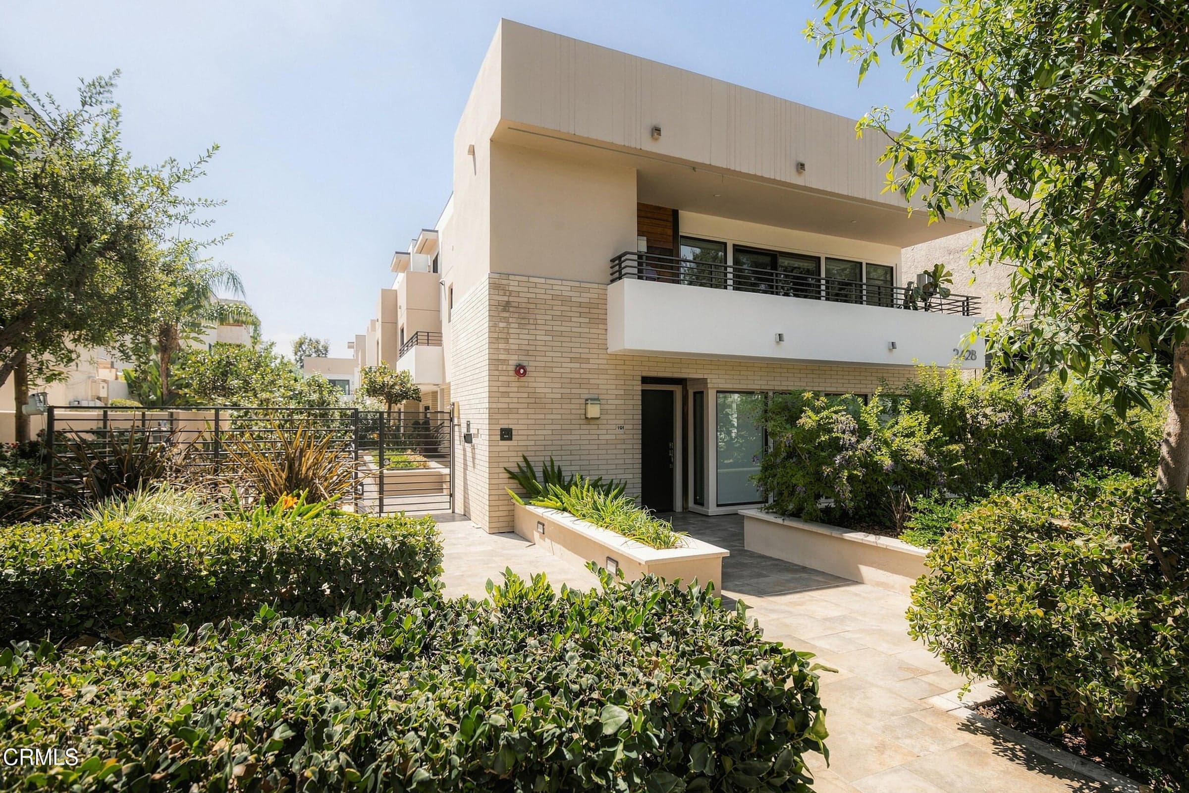 22_east del mar boulevard,-22