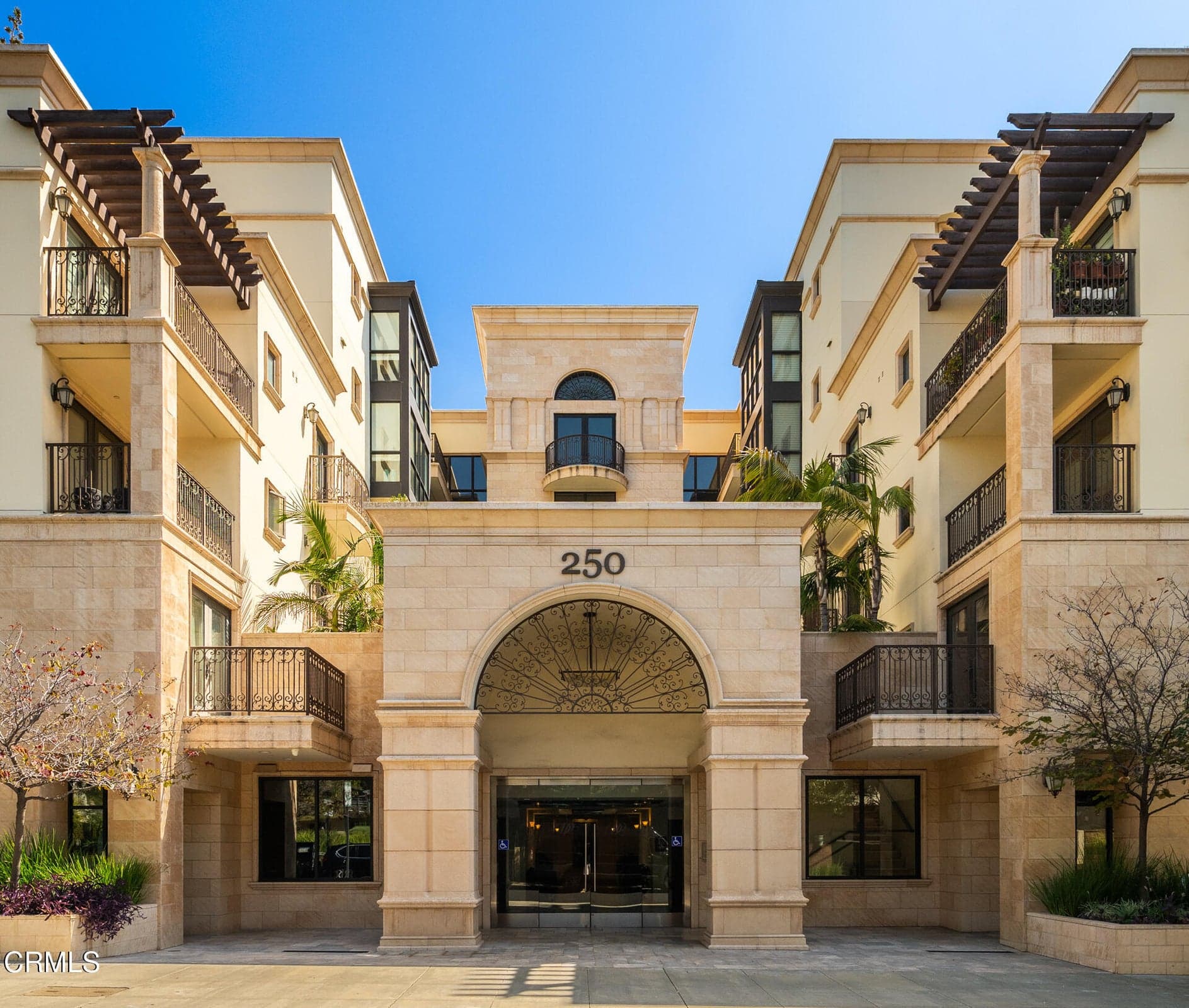 250SDeLacey305-mls-29