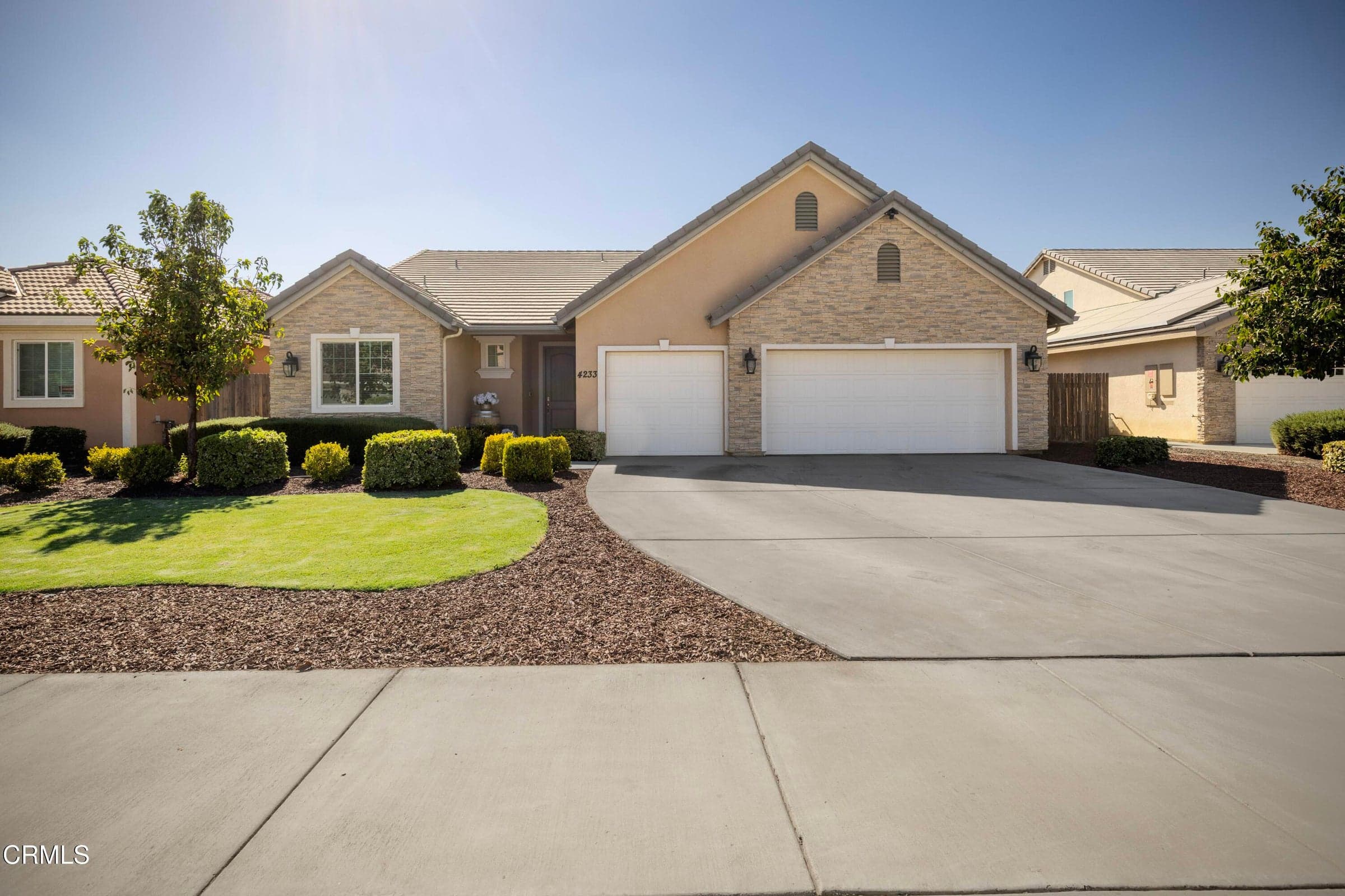 04_front_exterior_2