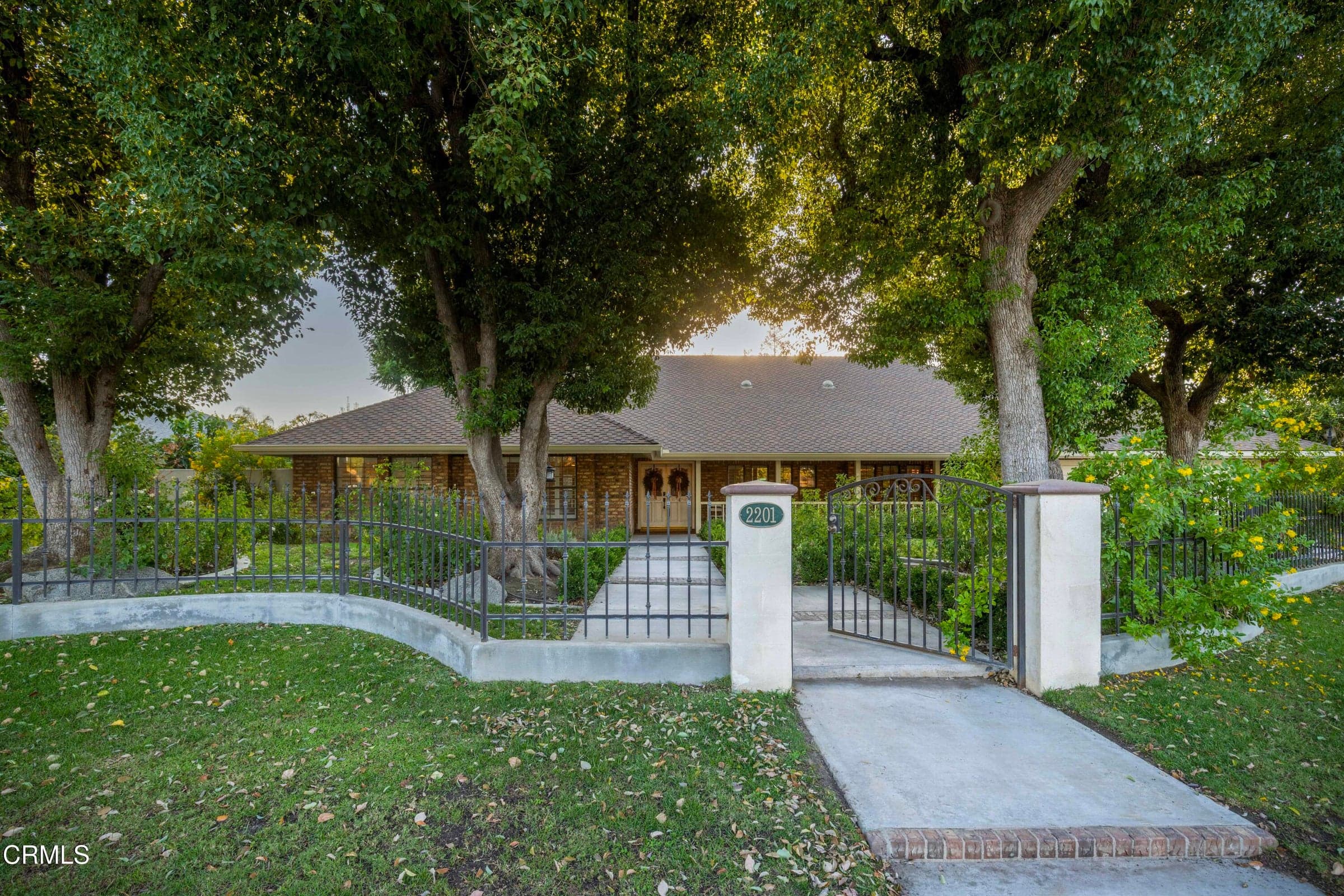 05_front_exterior_3