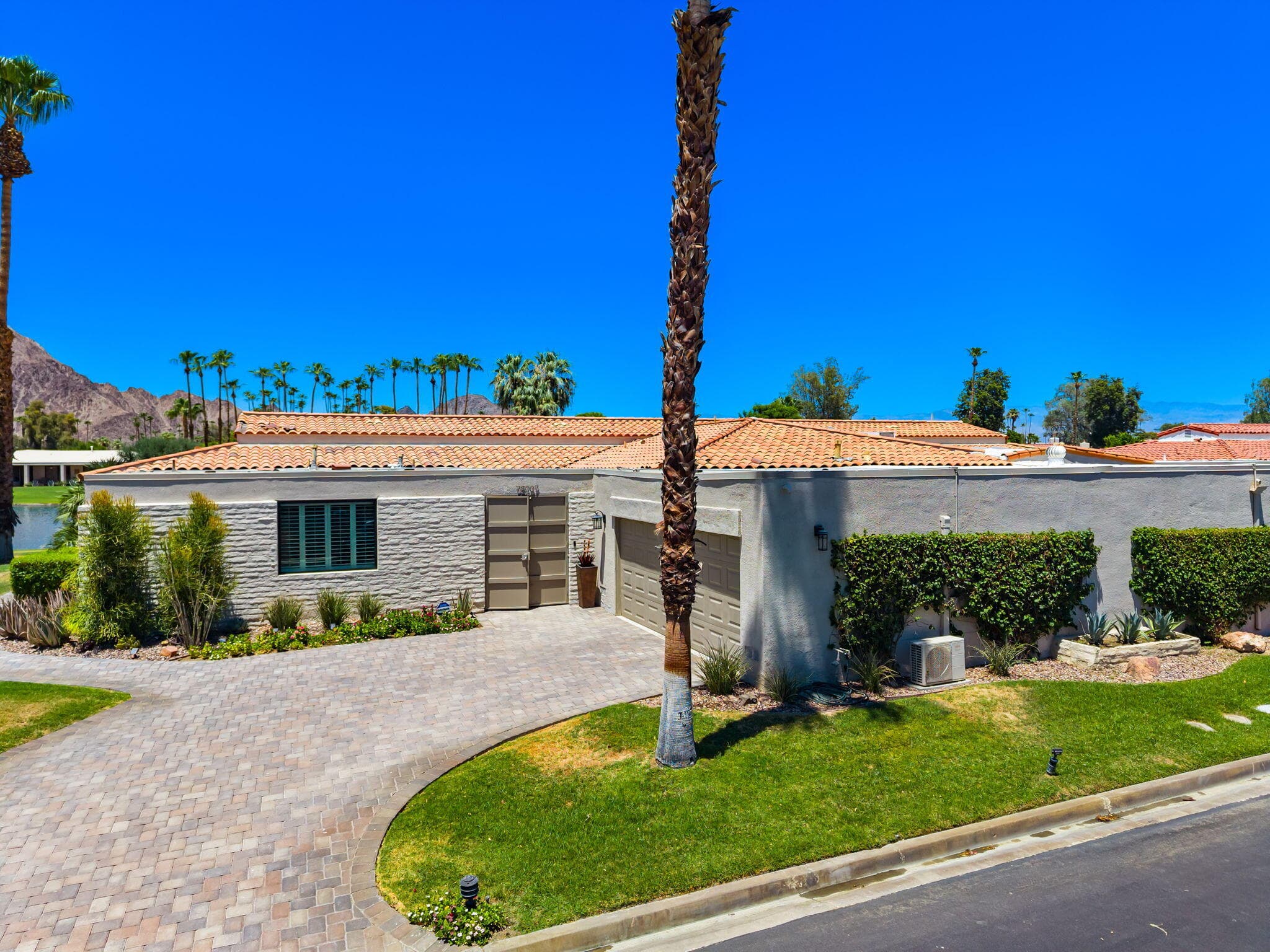 1-web-or-mls-KS_Lago_Miller_0726_001