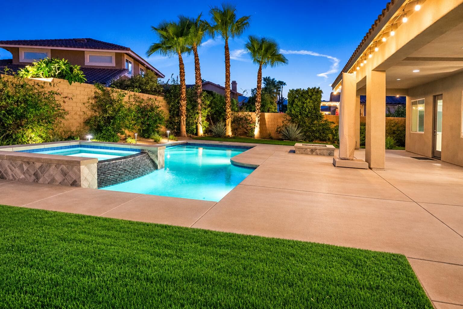 1 Pool Night Shot