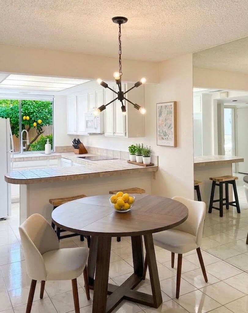 Kitchen & dining area