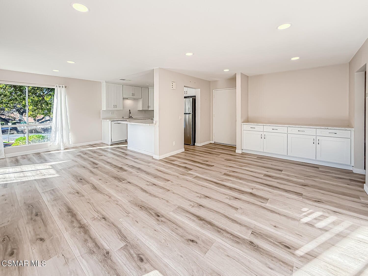 bLiving Kitchen and Dining2